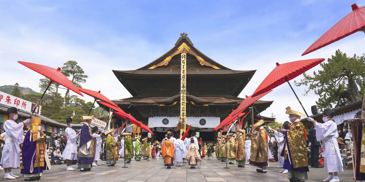 令和四年御開帳 中日庭儀大法要（浄家）の写真