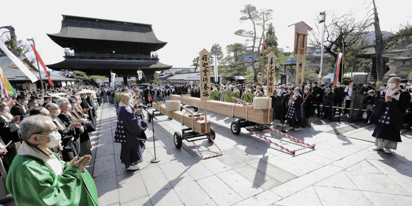 令和四年御開帳 回向柱奉納受入式の写真