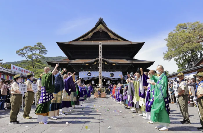 令和四年御開帳 全国善光寺会お練り大法要 庭儀式の写真