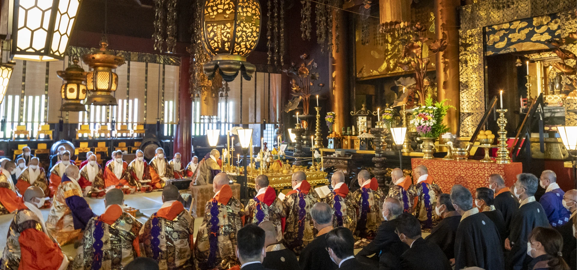 令和四年御開帳 中日庭儀大法要（台家）堂内式の写真